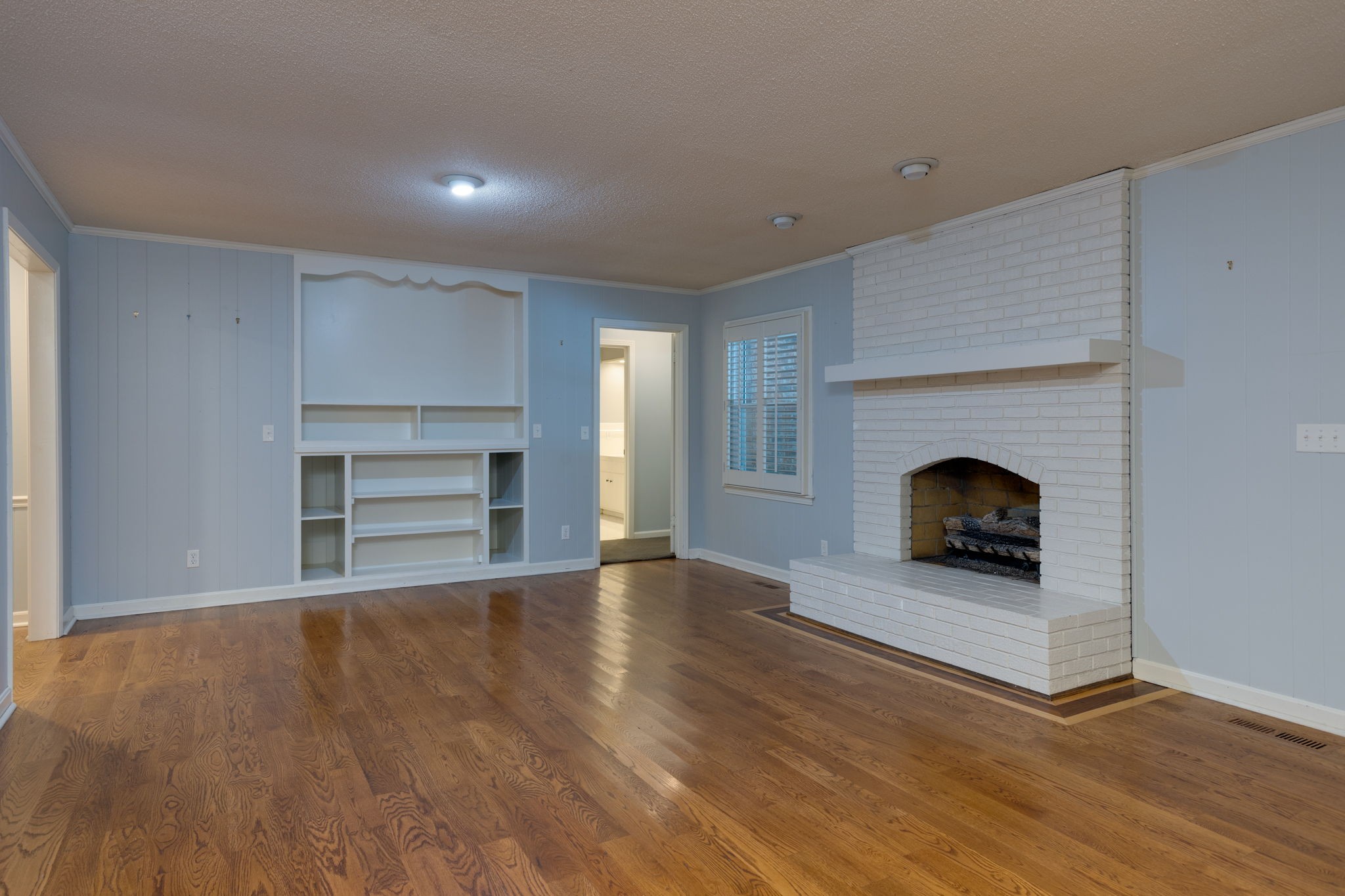3557 Forest Park Road Springfield, TN 37172 - Photo 8 of 47 a view of empty room with wooden floor and fireplace