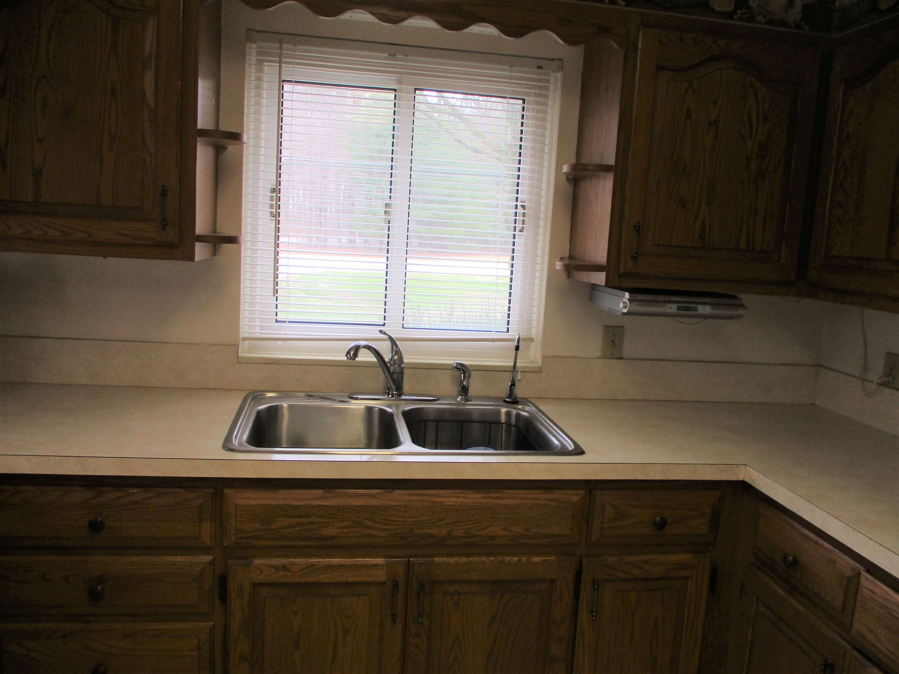 11191 Lansing Road Durand, MI 48429 - Photo 7 of 51 50104972-6.JPG