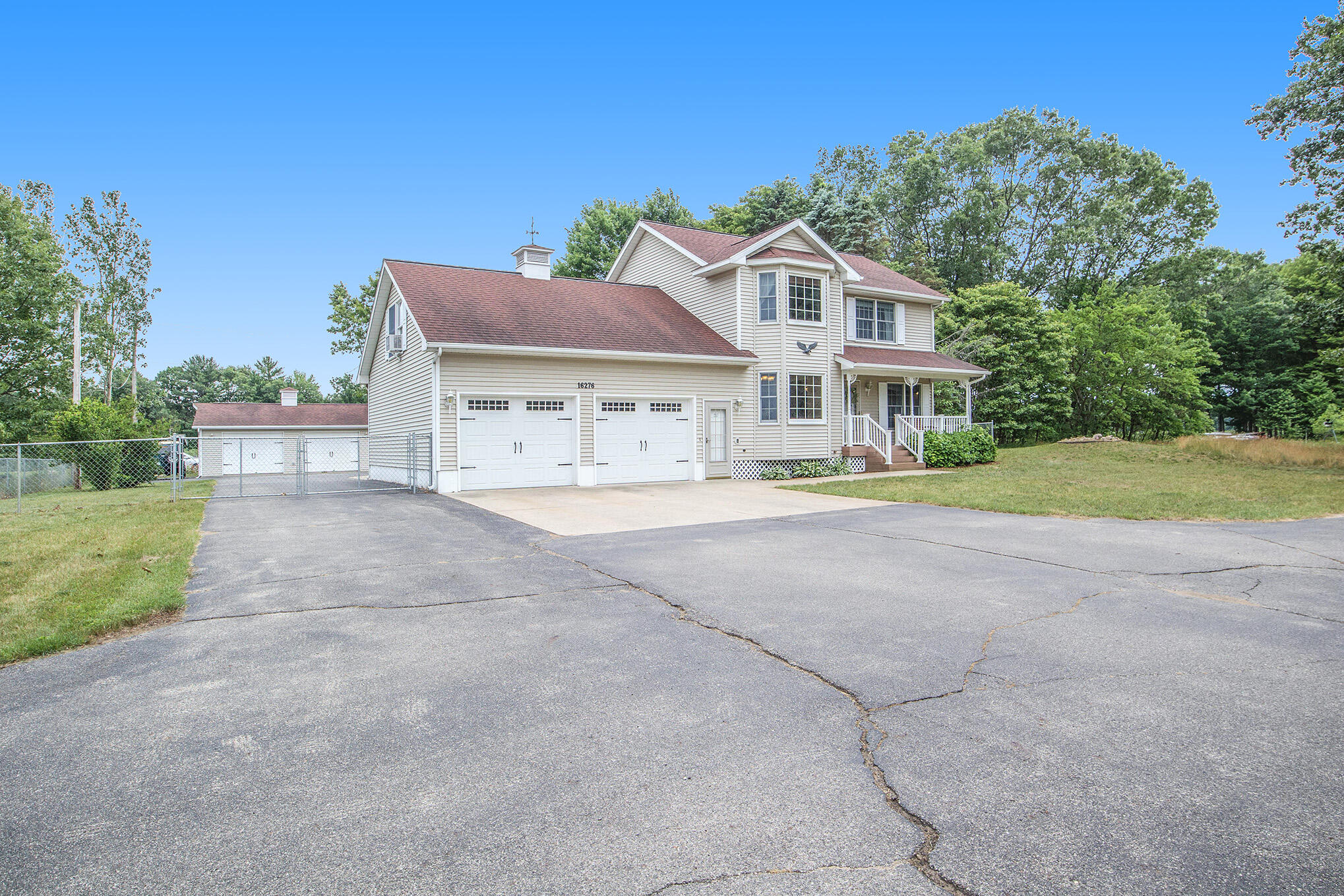 16276 Taft Road Spring Lake, MI 49456 - Photo 2 of 37 IMG_2578