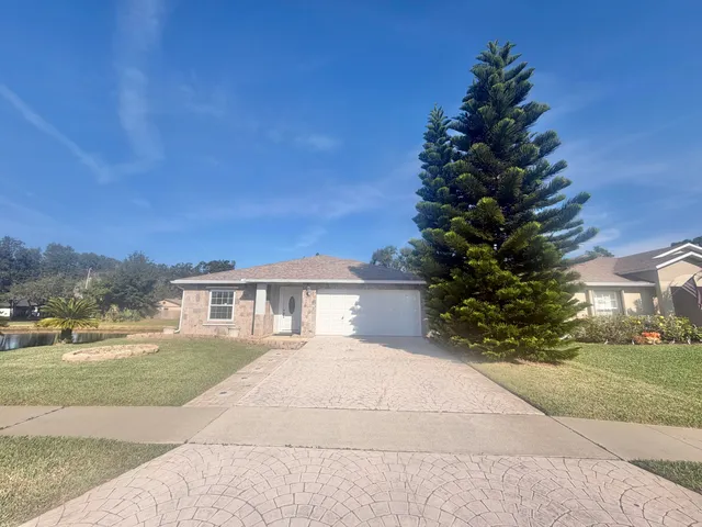 a view of house with a yard