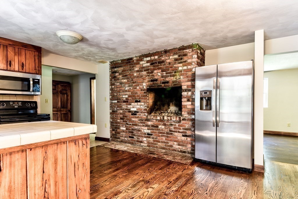 32 Peckham Hill Road Sherborn, MA 01770 - Photo 5 of 20 Gallery Image 5