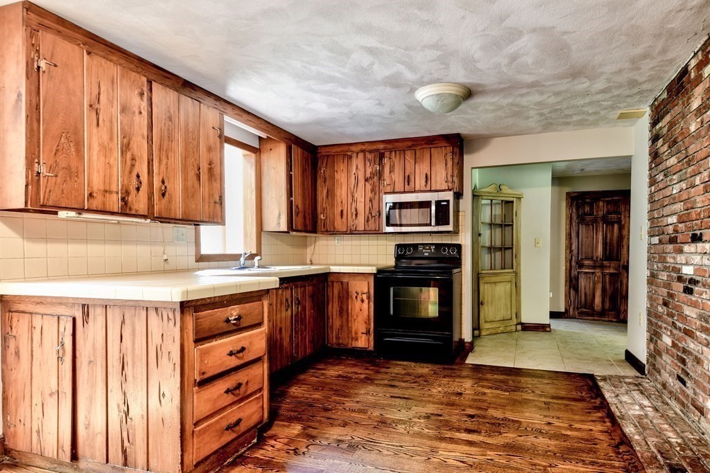 32 Peckham Hill Road Sherborn, MA 01770 - Photo 6 of 20 Gallery Image 6