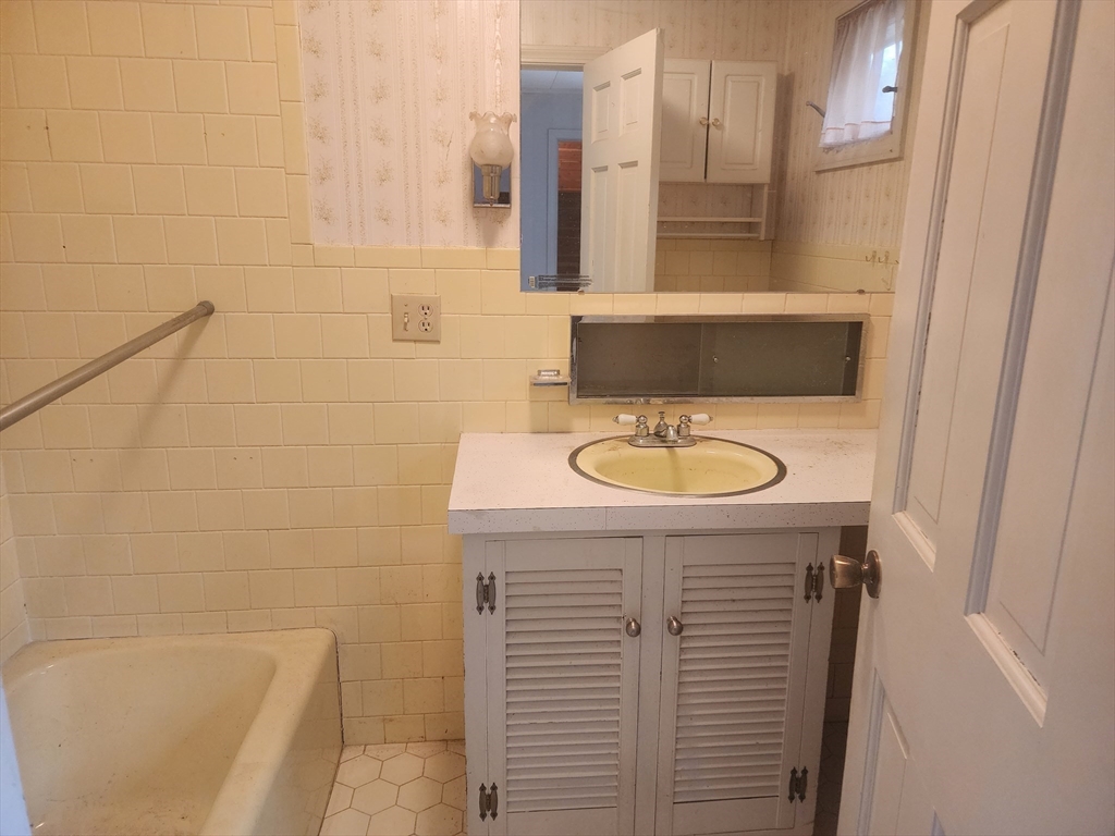 12 Bumstead Road Monson, MA 01057 - Photo 11 of 38