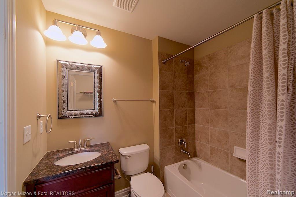 4337 Bluff Point Clarkston, MI 48348 - Photo 32 of 52 Gallery Image 32