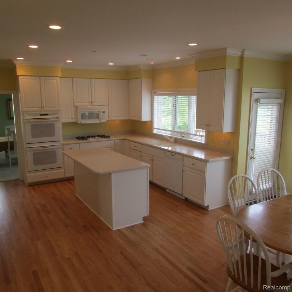 1563 Elcroft Court Rochester, MI 48307 - Photo 14 of 52 KITCHEN 2.jpg