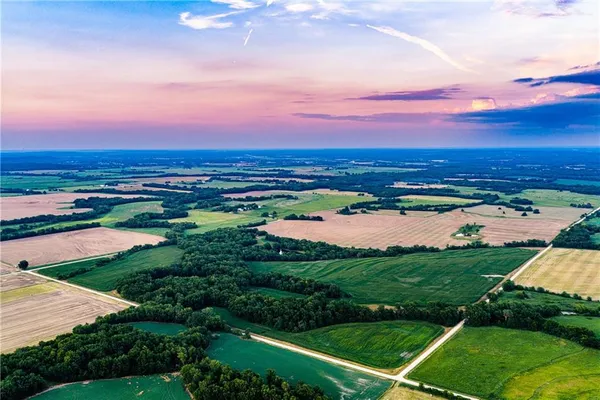 $1,080,000 | 18651 East 750th Road, Prescott, KS 66767