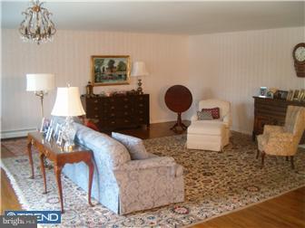 830 Welsh Road Philadelphia, PA 19115 - Photo 4 of 11 Living Room