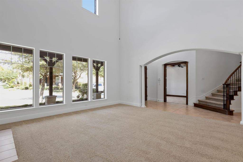 7905 Kickapoo Drive McKinney, TX 75070 - Photo 7 of 38 Living Room/Entry