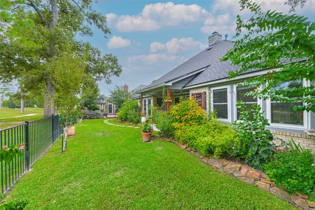 a view of an house with backyard space and garden