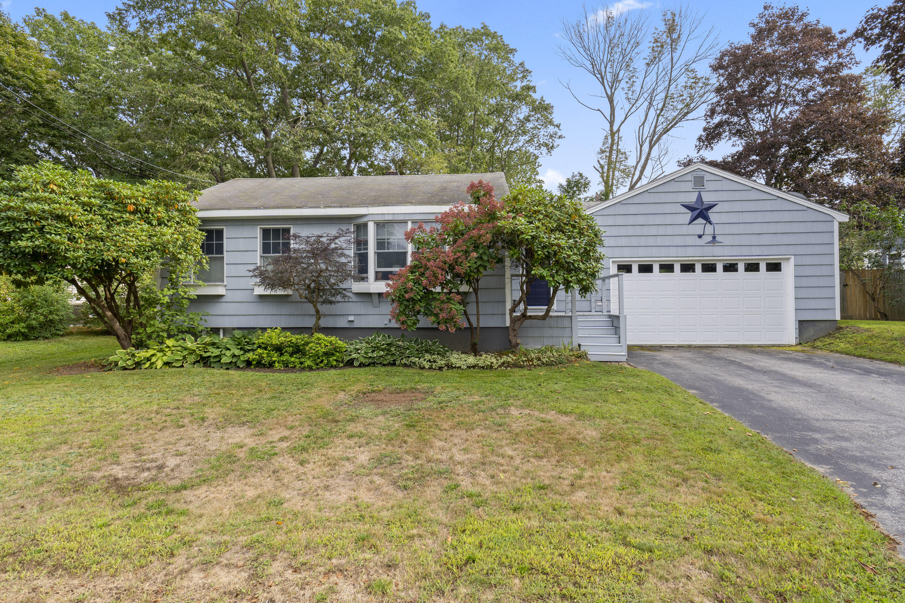 10 Cheverus Road Cape Elizabeth, ME 04107 - Photo 1 of 50 10 Cheverus Rd_102