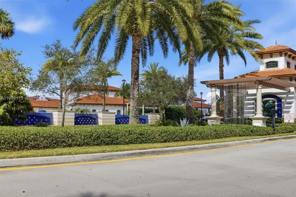 $619,000 | 11652 Southwest 13th Court, Pembroke Pines, FL 33025