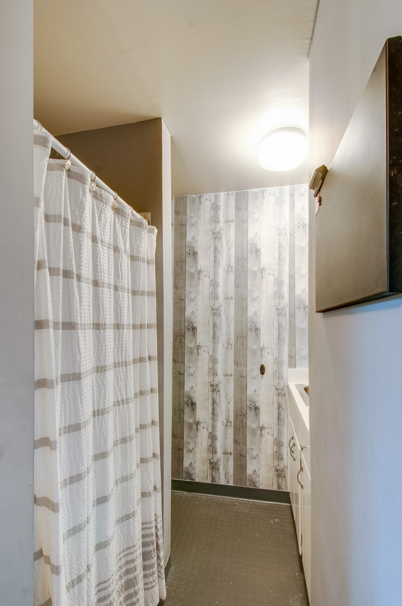 751 Rodney Drive Nashville, TN 37205 - Photo 30 of 50 a view of a bathroom