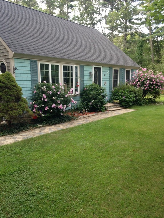 47 Pierce Street Rochester, MA 02770 - Photo 3 of 23