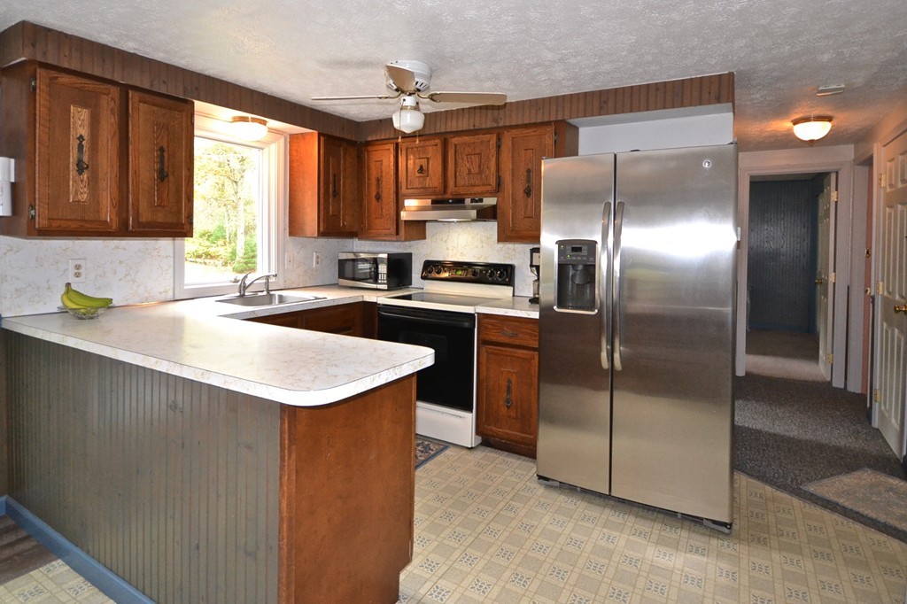 47 Pierce Street Rochester, MA 02770 - Photo 8 of 23