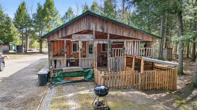 $599,000 | 1 Pioneer Lane, Howland, ME 04448