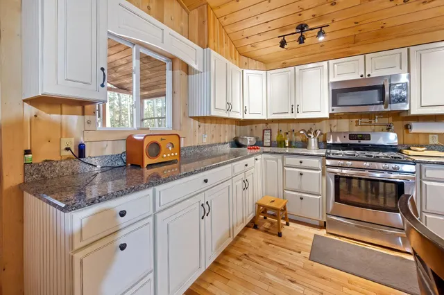 $599,000 | 1 Pioneer Lane, Howland, ME 04448
