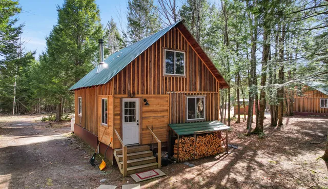 $599,000 | 1 Pioneer Lane, Howland, ME 04448