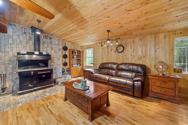 $599,000 | 1 Pioneer Lane, Howland, ME 04448