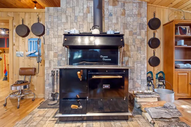 $599,000 | 1 Pioneer Lane, Howland, ME 04448