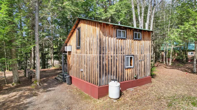 $599,000 | 1 Pioneer Lane, Howland, ME 04448