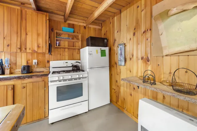 $599,000 | 1 Pioneer Lane, Howland, ME 04448