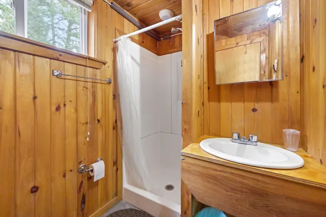 $599,000 | 1 Pioneer Lane, Howland, ME 04448