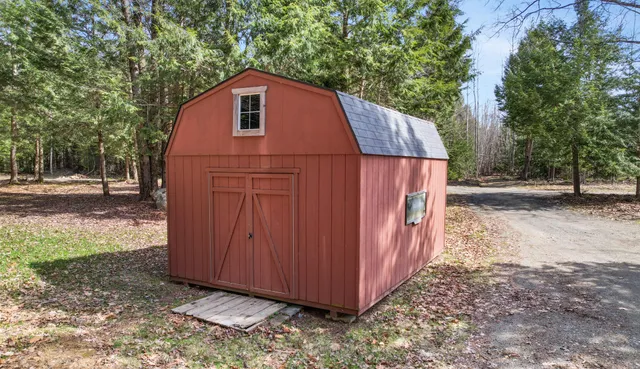 $599,000 | 1 Pioneer Lane, Howland, ME 04448