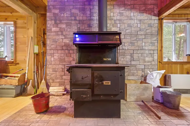 $599,000 | 1 Pioneer Lane, Howland, ME 04448