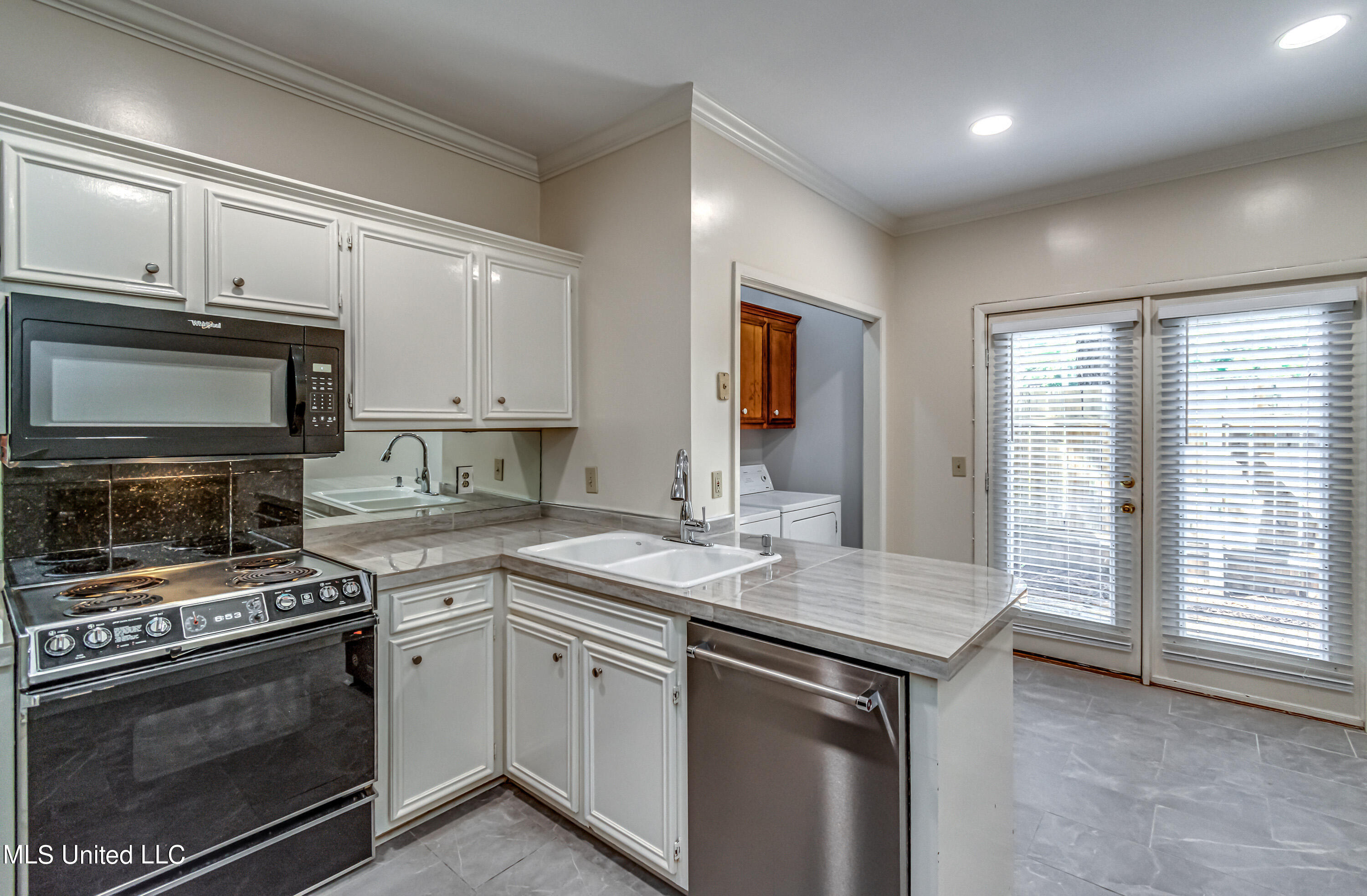 5060 Shadow Ridge Jackson, MS 39211 - Photo 12 of 32 5060 Harling Place-32