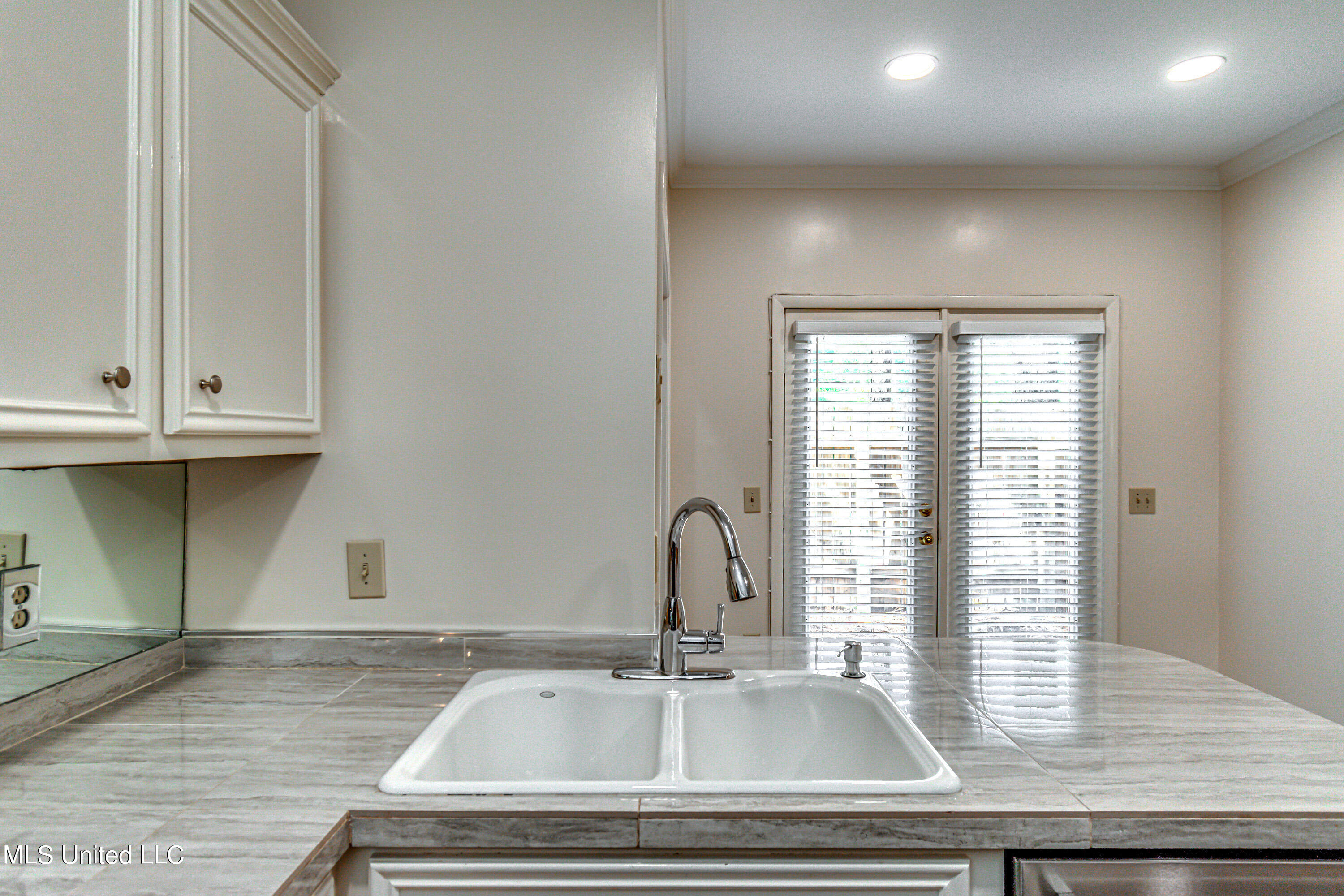 5060 Shadow Ridge Jackson, MS 39211 - Photo 15 of 32 5060 Harling Place-35