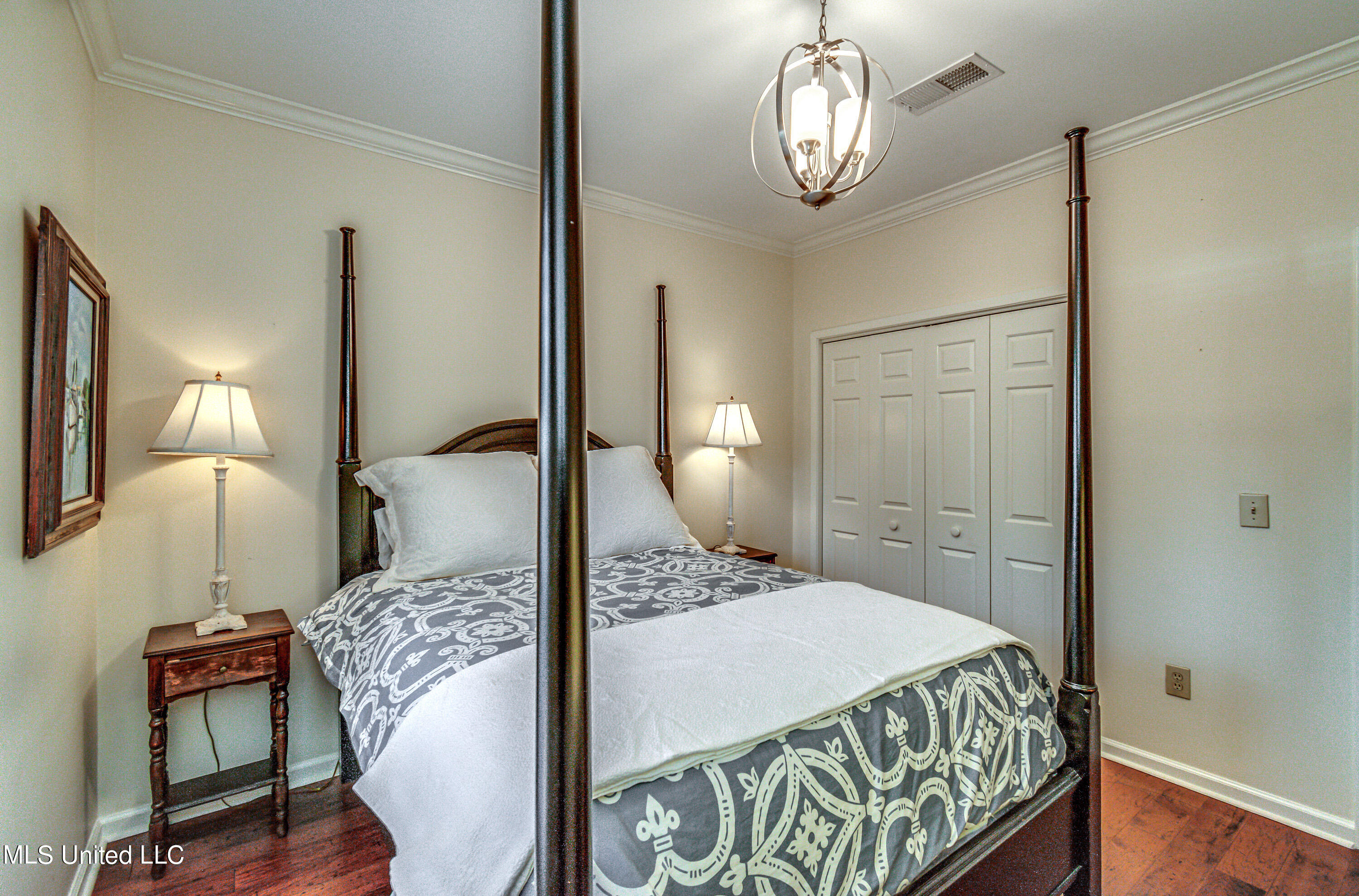 5060 Shadow Ridge Jackson, MS 39211 - Photo 24 of 32 Great closet!