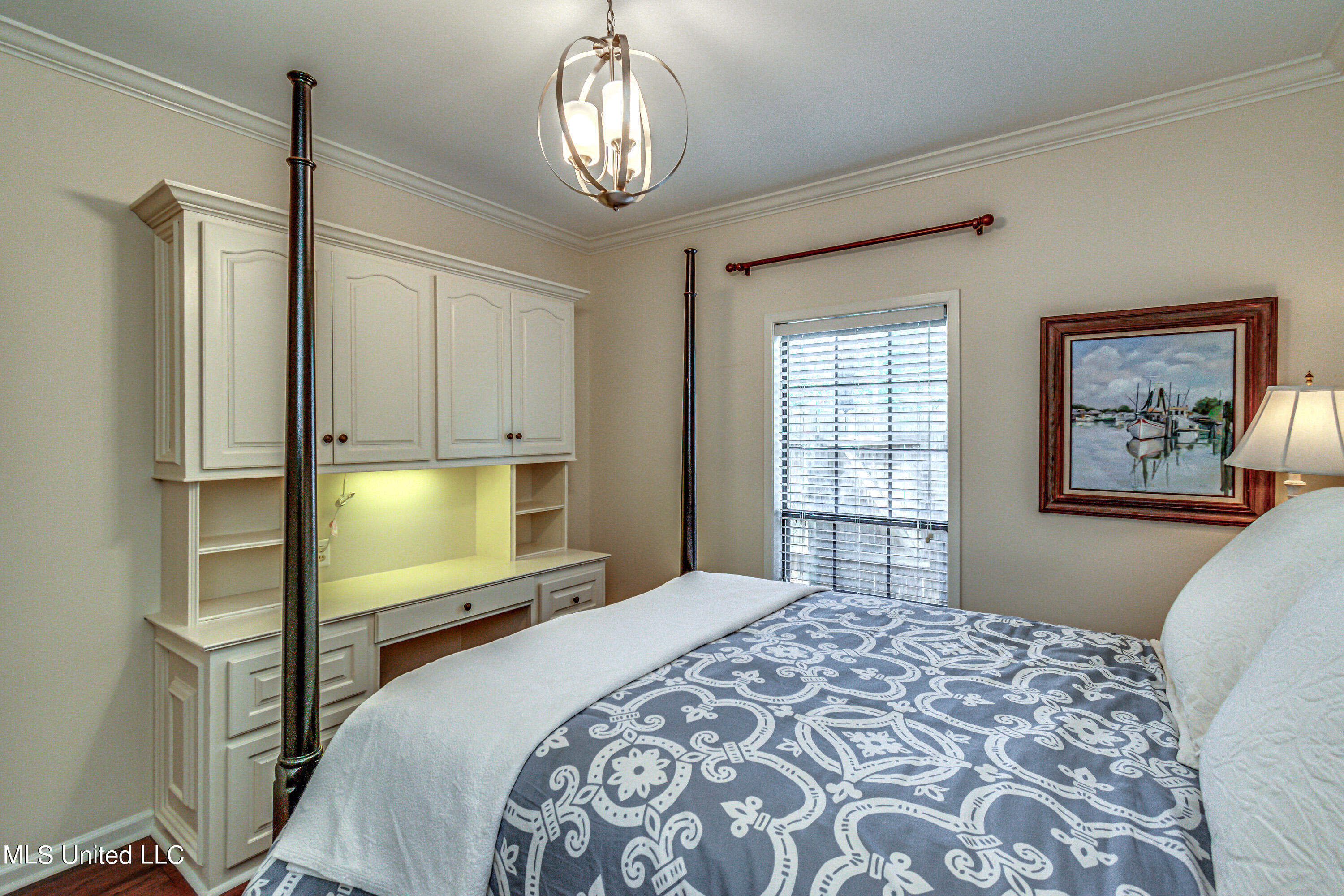 5060 Shadow Ridge Jackson, MS 39211 - Photo 25 of 32 Built-in desk!
