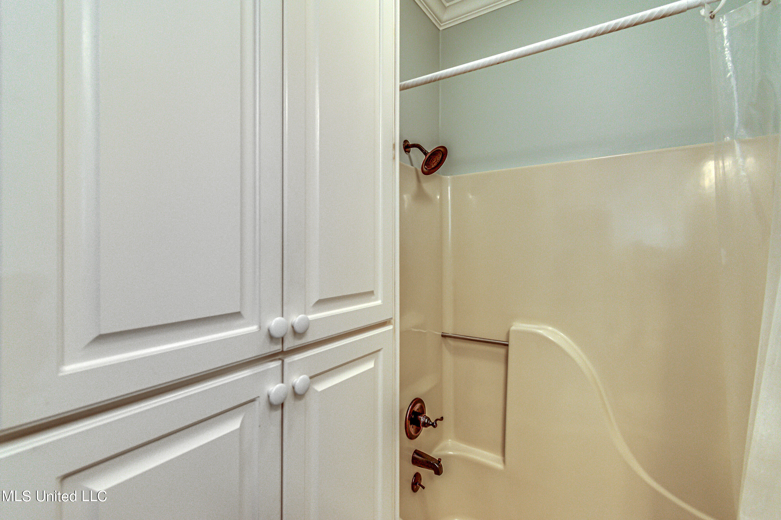 5060 Shadow Ridge Jackson, MS 39211 - Photo 28 of 32 Built-in cabinets in hall bath!