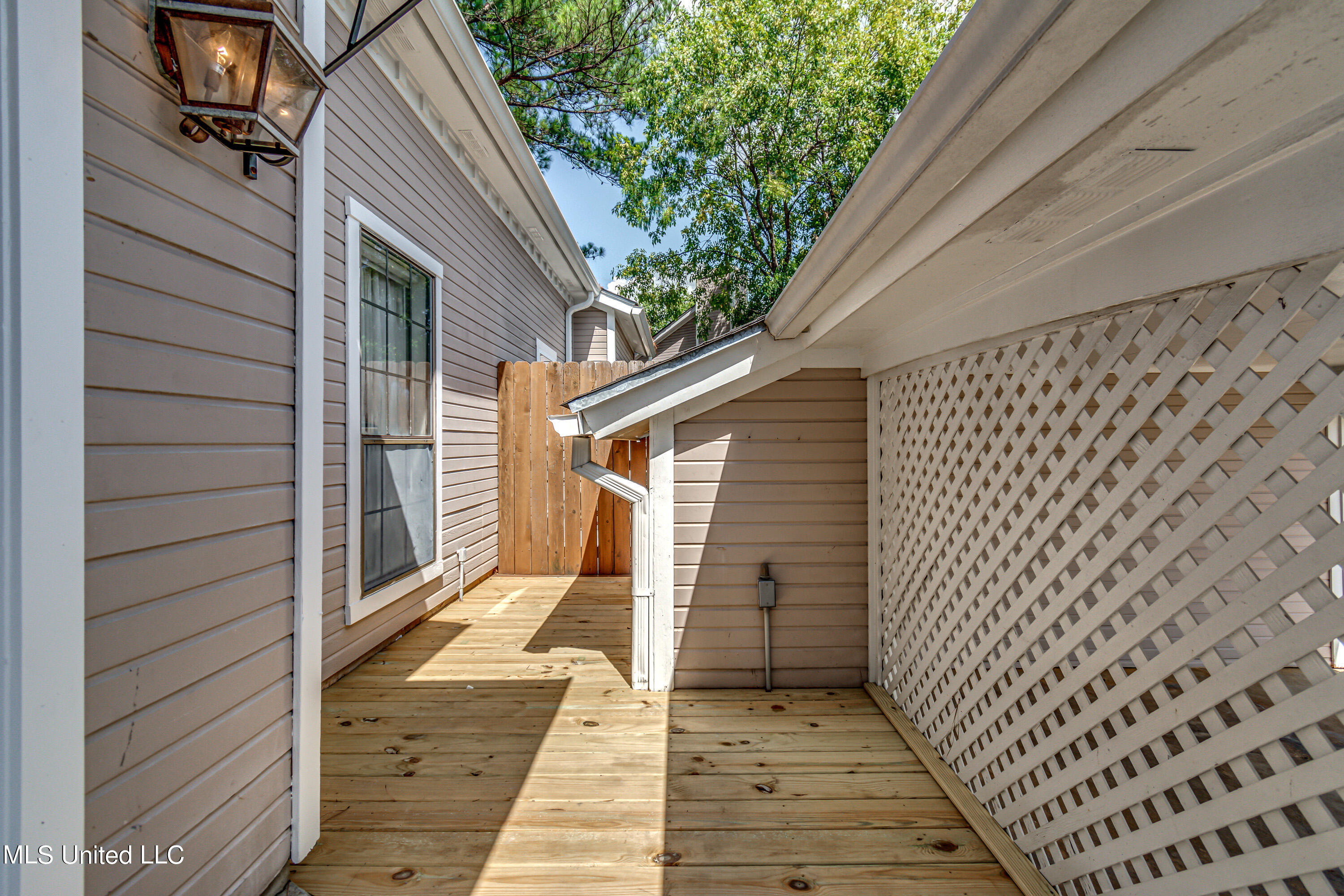 5060 Shadow Ridge Jackson, MS 39211 - Photo 5 of 32 New deck by front door!