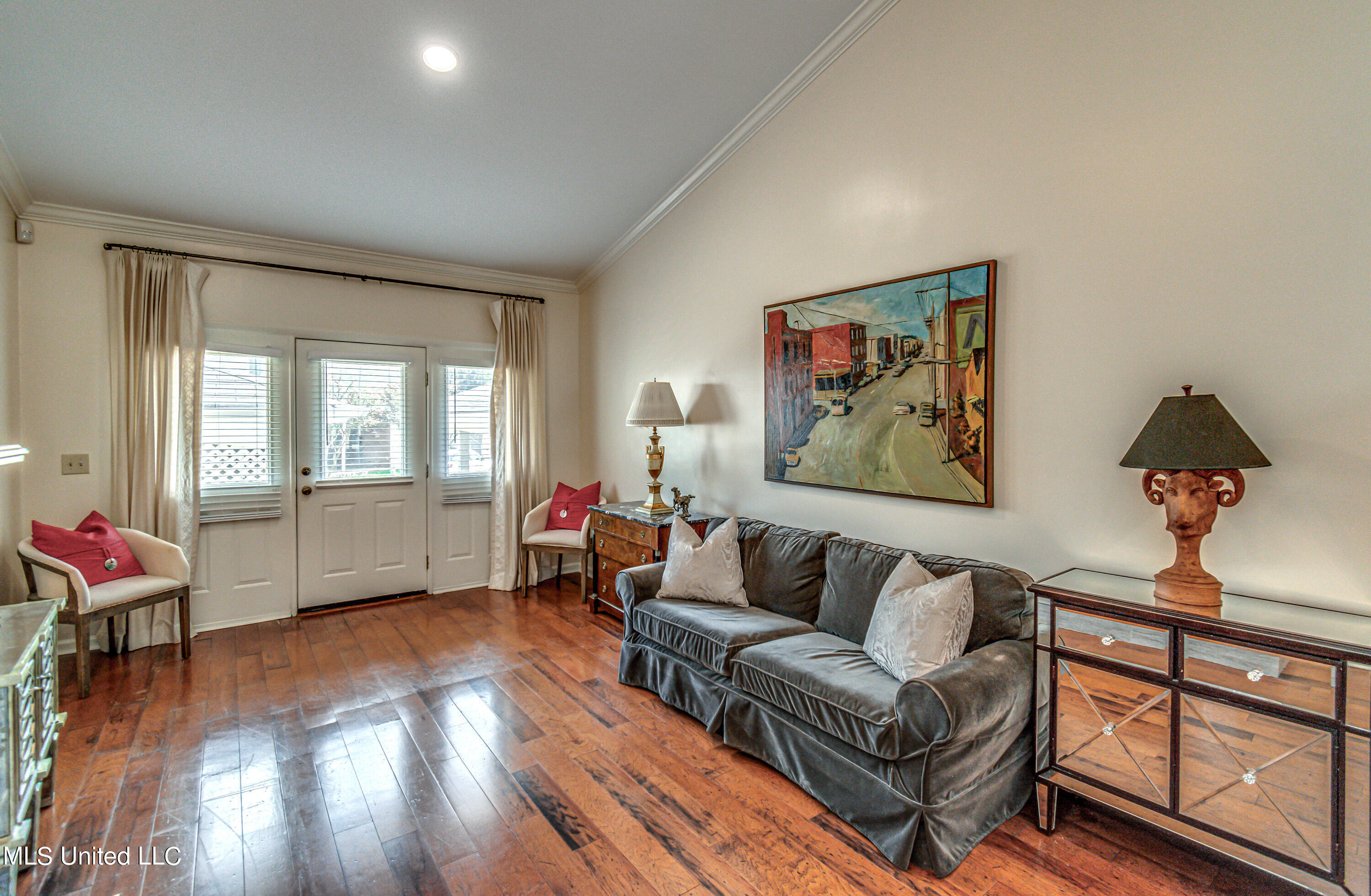 5060 Shadow Ridge Jackson, MS 39211 - Photo 8 of 32 Newly painted living room!