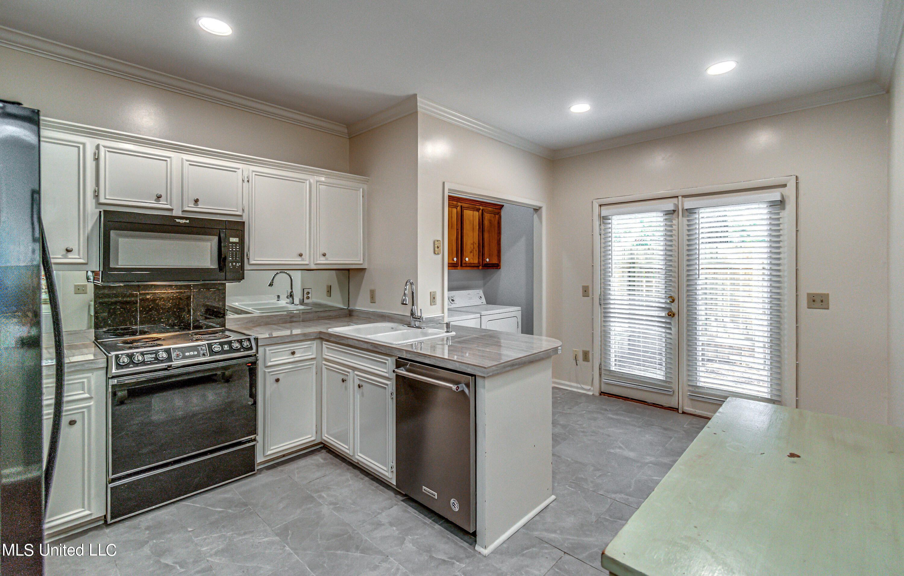 5060 Shadow Ridge Jackson, MS 39211 - Photo 10 of 32 5060 Harling Place-42