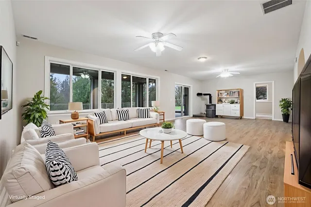 $948,800 | 36121 79th Avenue South, Roy, WA 98580