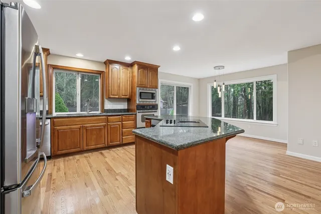 $948,800 | 36121 79th Avenue South, Roy, WA 98580