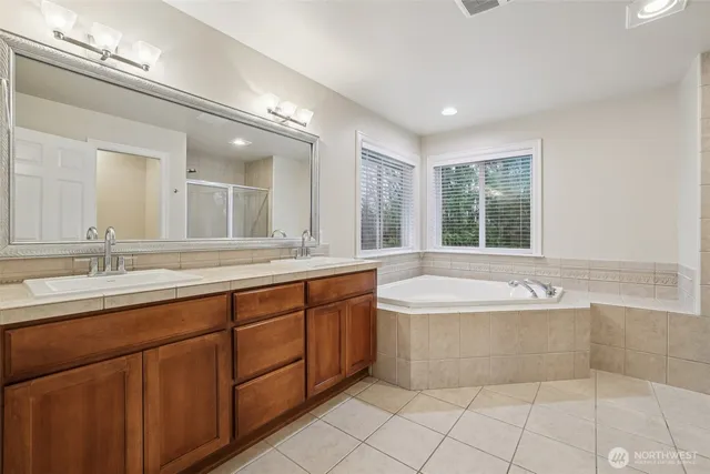 $948,800 | 36121 79th Avenue South, Roy, WA 98580