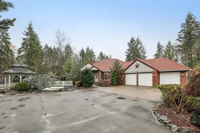 $948,800 | 36121 79th Avenue South, Roy, WA 98580