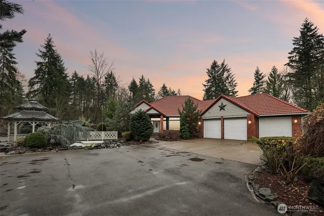 $948,800 | 36121 79th Avenue South, Roy, WA 98580