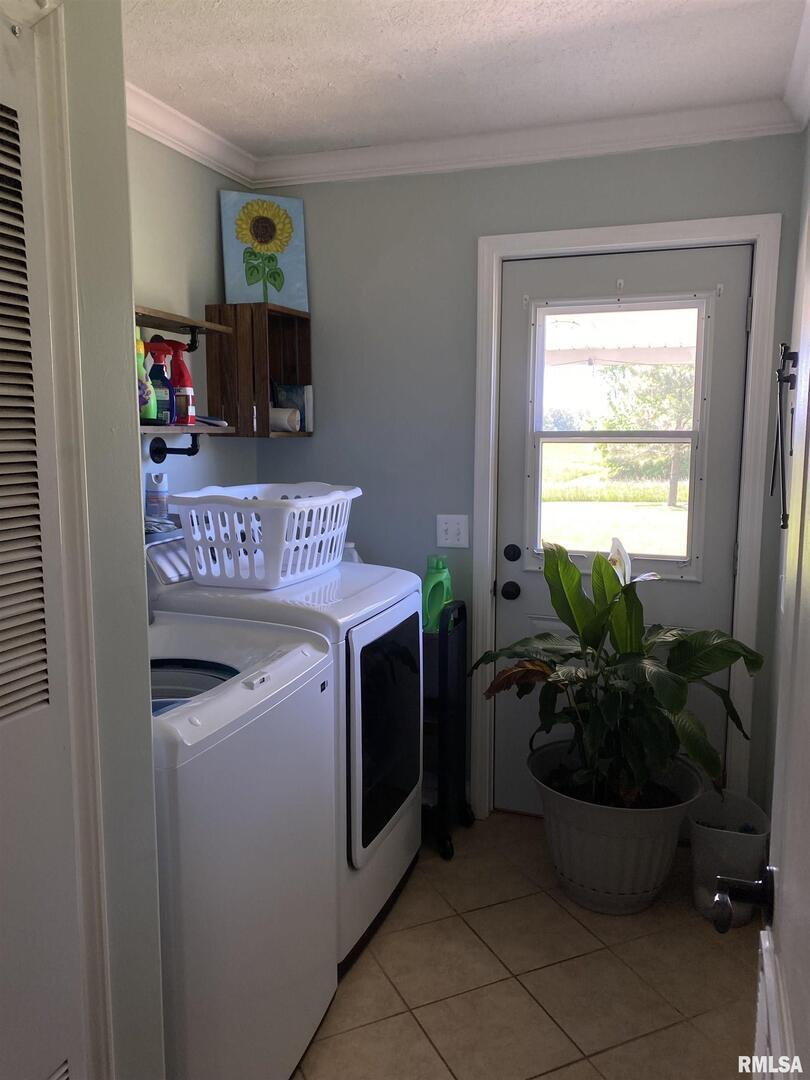 1640 Pleasant Ridge Road Vienna, IL 62995 - Photo 26 of 77 a view of living room