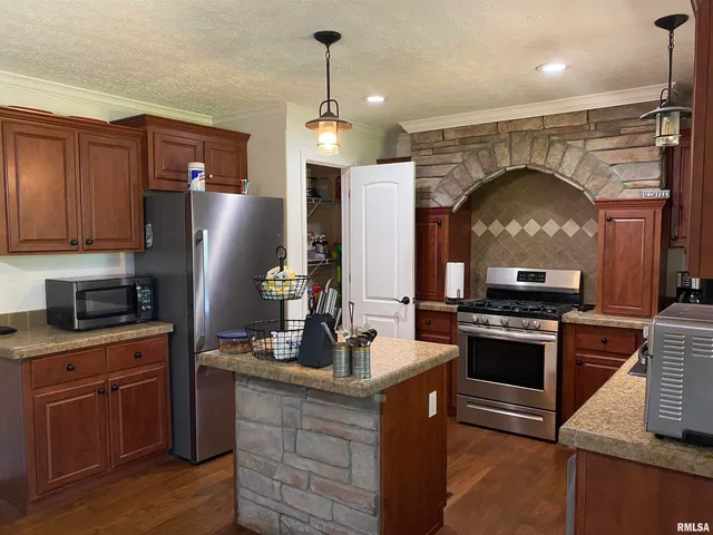 $399,900 | 1640 Pleasant Ridge Road, Vienna, IL 62995