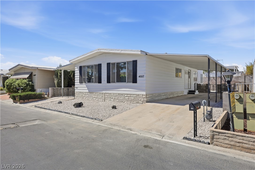 4557 Royal Ridge Way Las Vegas, NV 89103 - Photo 14 of 34 Gallery Image 14