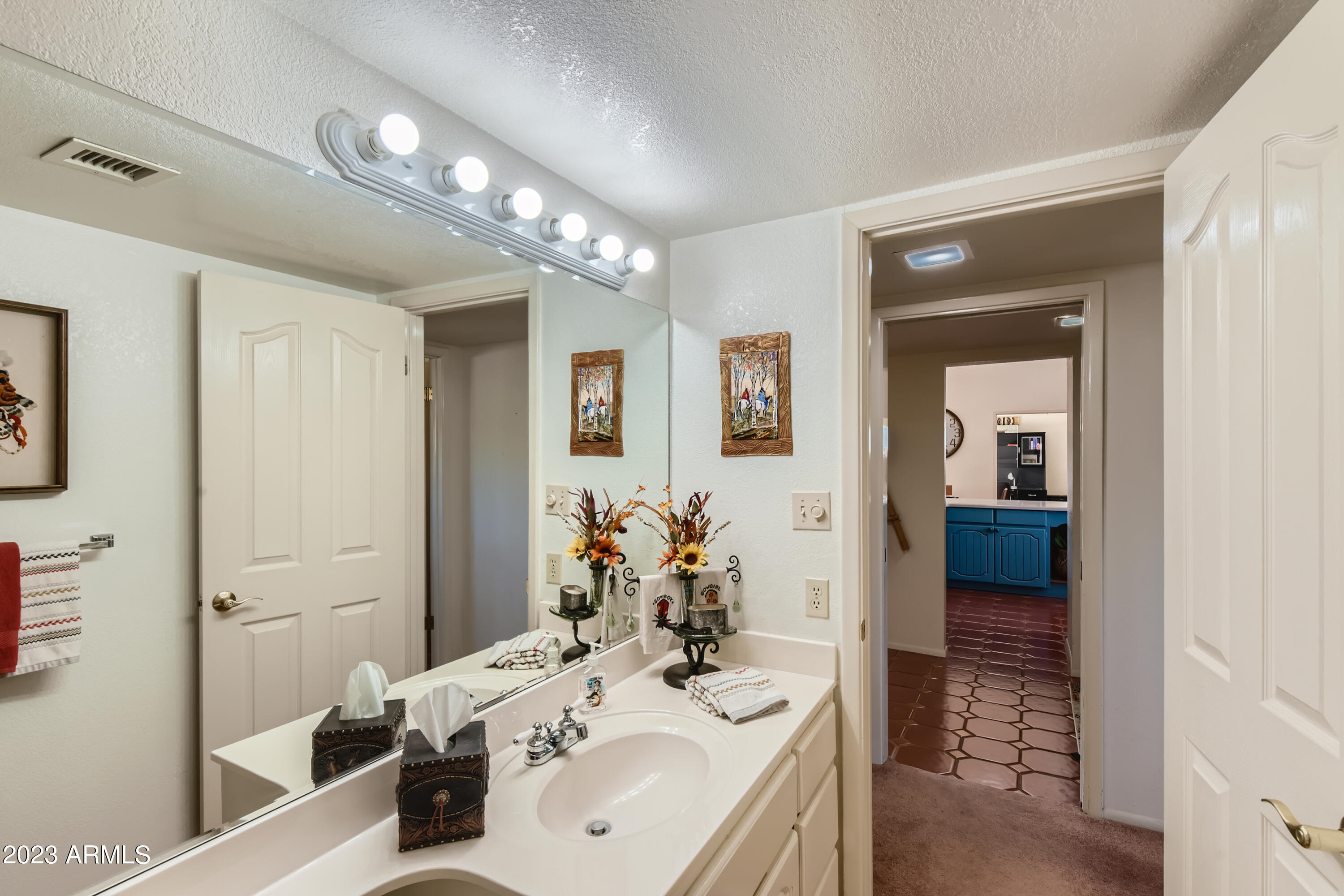 26449 North Arroyo Way Rio Verde, AZ 85263 - Photo 22 of 37 Guest Bathroom