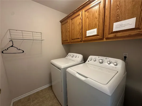 $2,395 | 2012 Cottonwood Drive, Portland, TX 78374