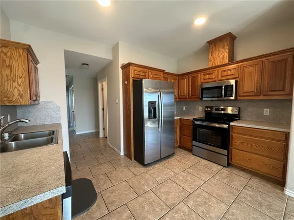 $2,395 | 2012 Cottonwood Drive, Portland, TX 78374