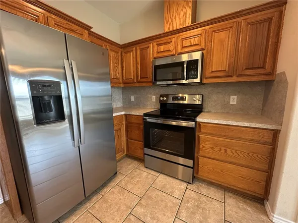 $2,395 | 2012 Cottonwood Drive, Portland, TX 78374