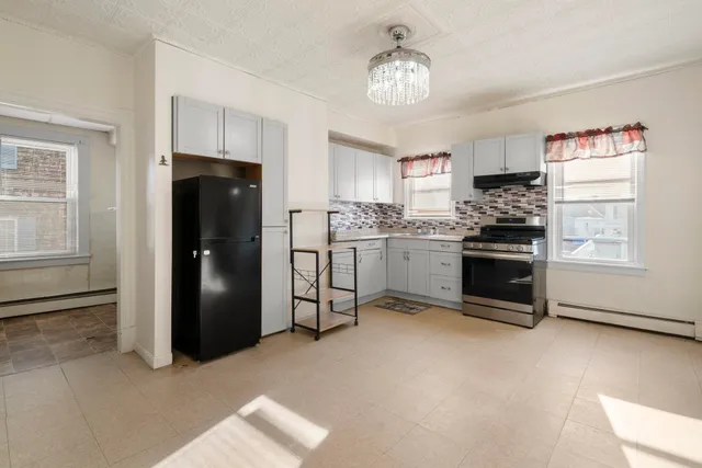 $2,600 | 25 Salem Street, Nashua, NH 03064