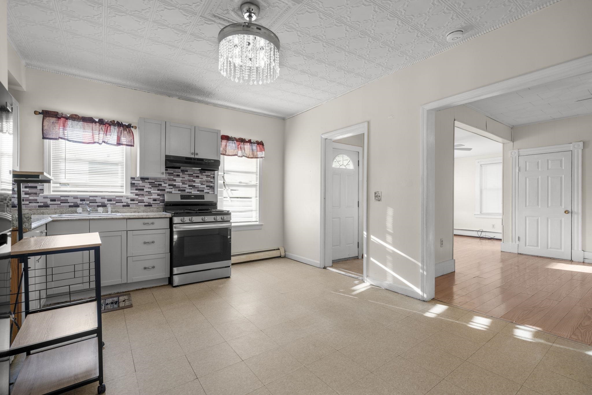 25 Salem Street Nashua, NH 03064 - Photo 5 of 32